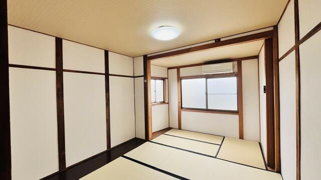 Renovated 3LDK Terrace House for Sale Near Shinshinoe Station, Osaka - Thumbnail 3