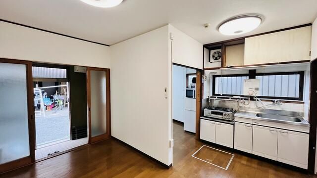 Renovated 3LDK Terrace House for Sale Near Shinshinoe Station, Osaka - Thumbnail 4
