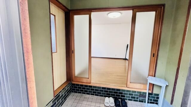 Renovated 3LDK Terrace House for Sale Near Shinshinoe Station, Osaka - Thumbnail 2