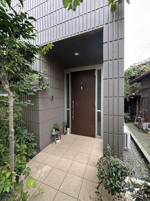 Two-Generation Family Home with Office Space in Isehara - Thumbnail 3