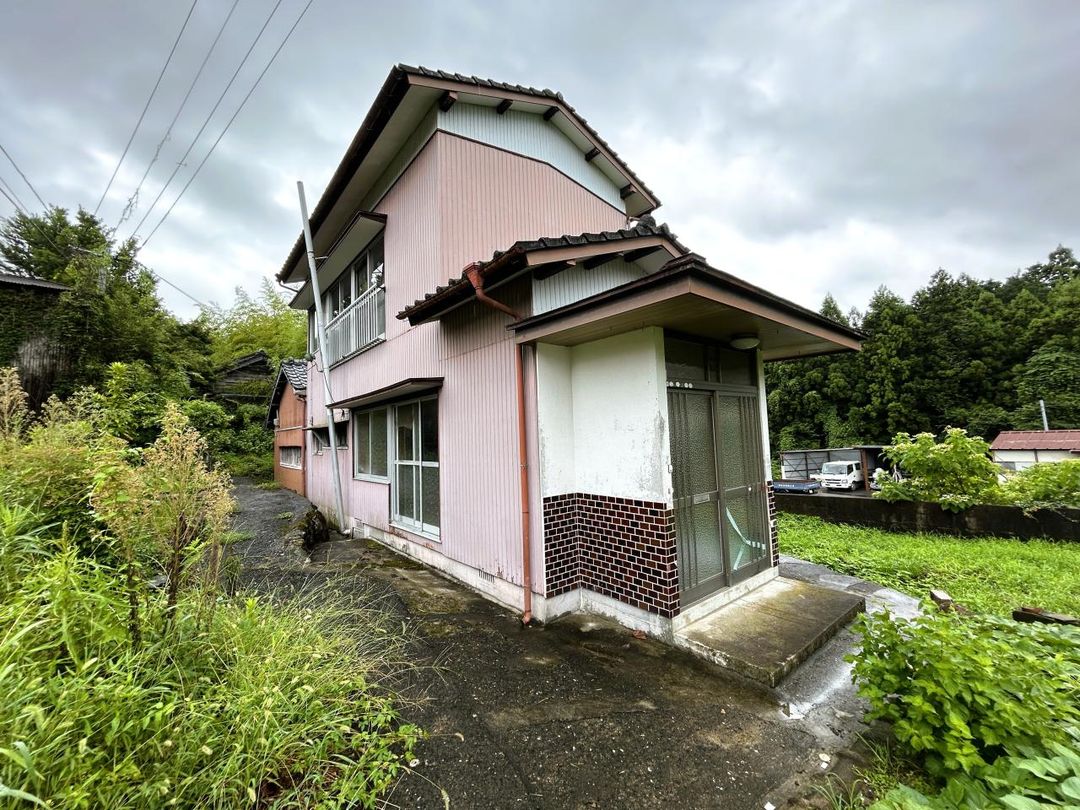 5DK Detached House for Sale in Ureshino, Saga - 127.68 sqm - Thumbnail 2