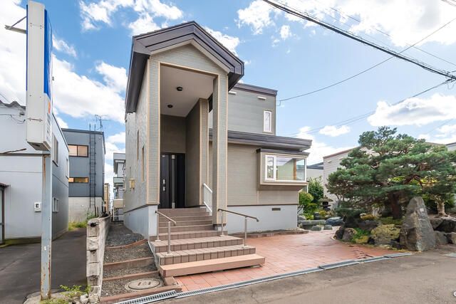 5LDK Detached House in Sapporo's Shinhassamu with Over 100 Tsubo Land - Thumbnail 3