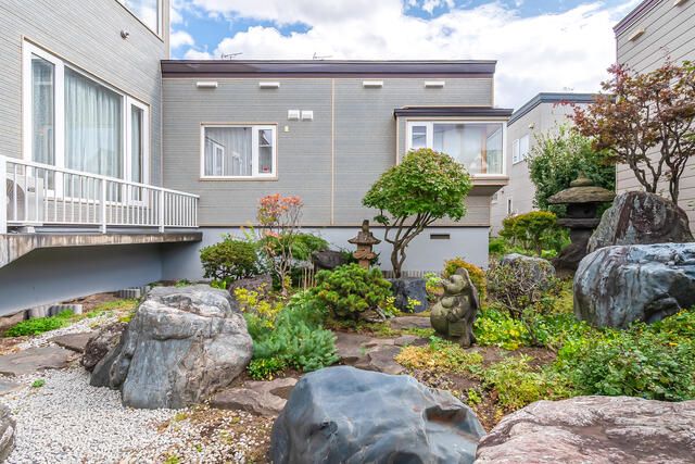 5LDK Detached House in Sapporo's Shinhassamu with Over 100 Tsubo Land - Thumbnail 2