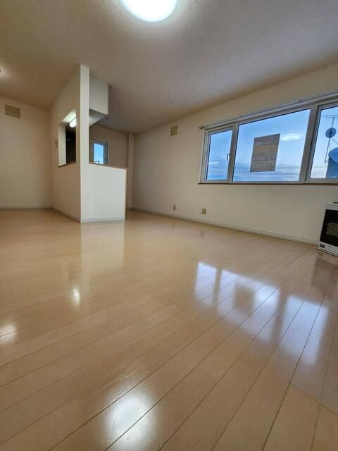 2LDK Apartment with Free Parking in Takikawa, Hokkaido - Thumbnail 2