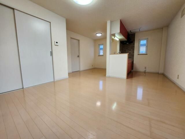 2LDK Apartment with Free Parking in Takikawa, Hokkaido - Thumbnail 3