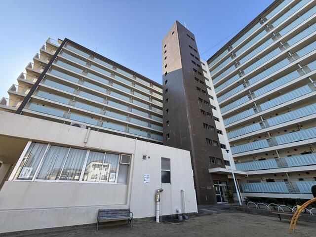 4DK Apartment for Sale in Suminoe Ward, Osaka with South Balcony - Thumbnail 3