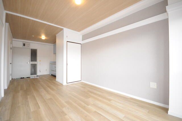 Renovated 1LDK Apartment Near Haijima Station, Fussa, Tokyo - Thumbnail 4