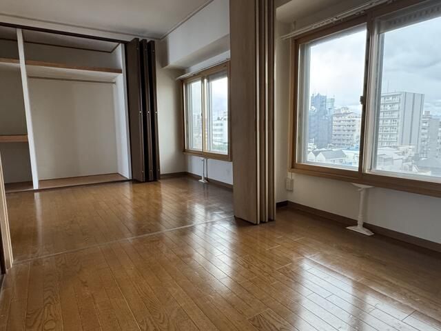 2LDK Apartment for Sale in Yodogawa-ku, Osaka | Renovated 1968 - Thumbnail 4