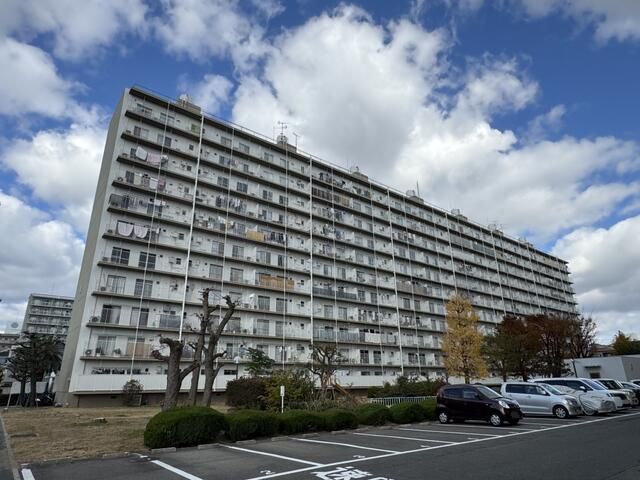 2LDK Apartment for Sale in Yodogawa-ku, Osaka | Renovated 1968 - Thumbnail 2