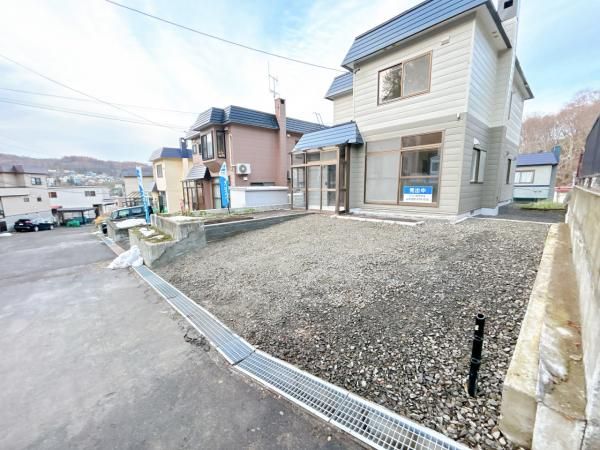 Renovated 4SLDK House in Otaru with Parking for 2 Cars - Thumbnail 2