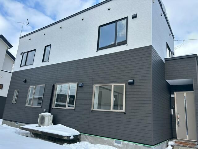 Renovated 4LDK House for Sale in Ebetsu, Hokkaido - Image 1