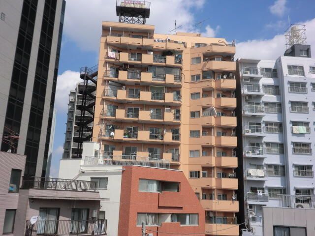 1DK Apartment for Sale in Shinjuku, Tokyo - 12th Floor Corner Unit - Thumbnail 2