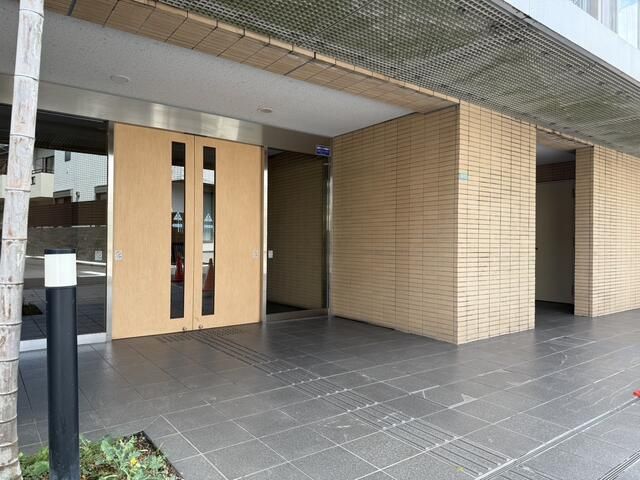 Renovated 3LDK Apartment for Sale in Higashi-Nakano, Tokyo - Thumbnail 4