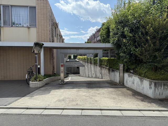 Renovated 3LDK Apartment for Sale in Higashi-Nakano, Tokyo - Thumbnail 3