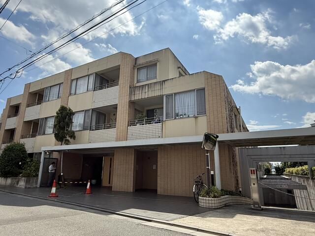 Renovated 3LDK Apartment for Sale in Higashi-Nakano, Tokyo - Thumbnail 2
