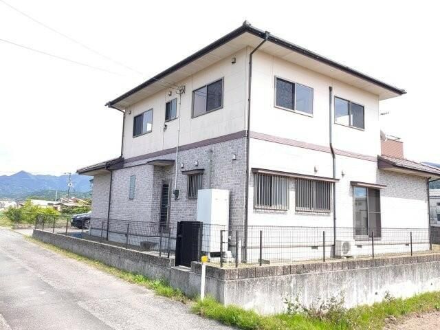 4LDK Family Home in Matsuyama, Ehime – 144 sqm – Spacious Lot - Thumbnail 3