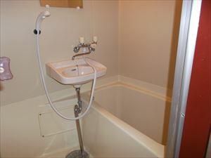 Secure 1R Apartment for Rent in Katsushima, Kochi City - Thumbnail 4