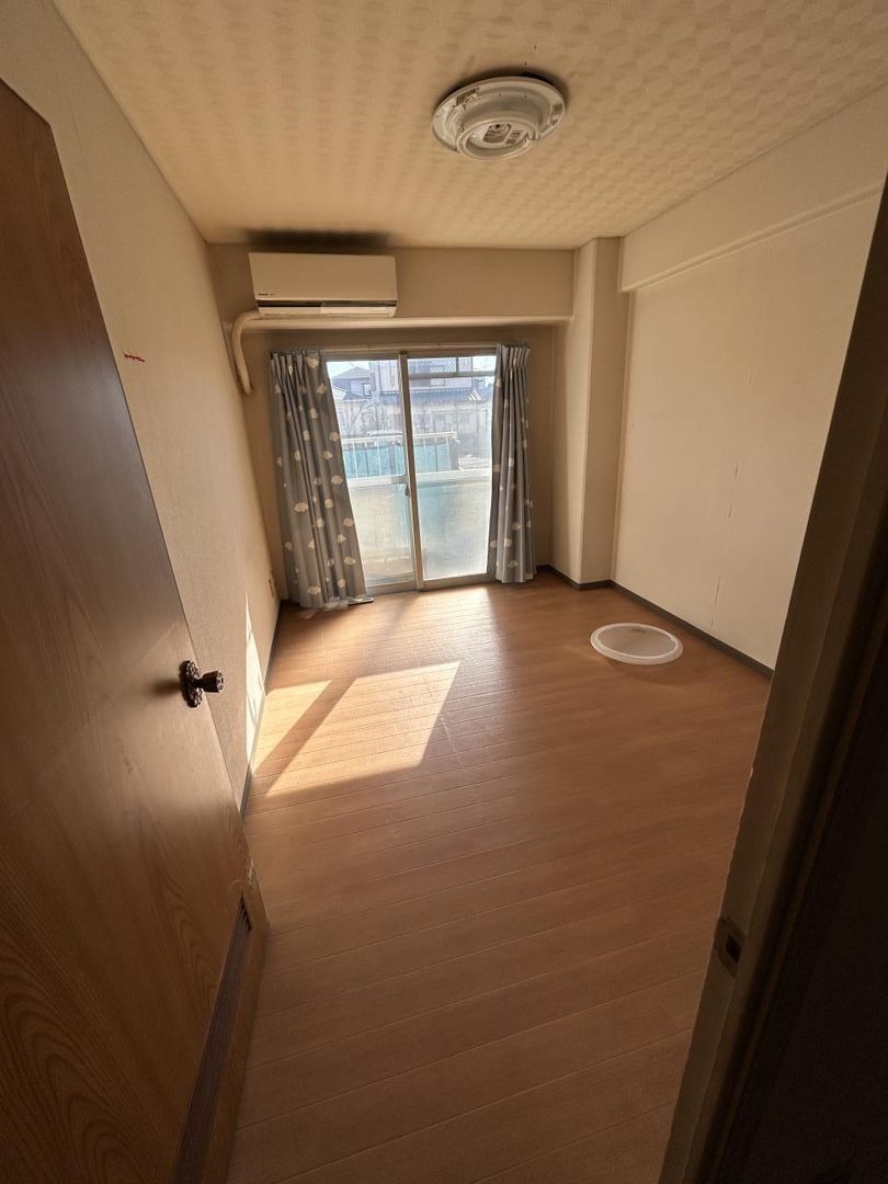 3LDK Apartment with Private Garden in Wakayama City - Thumbnail 3