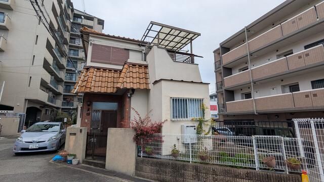 4DK Terrace House for Sale in Toyonaka, Osaka - Near Sone Station - Thumbnail 2