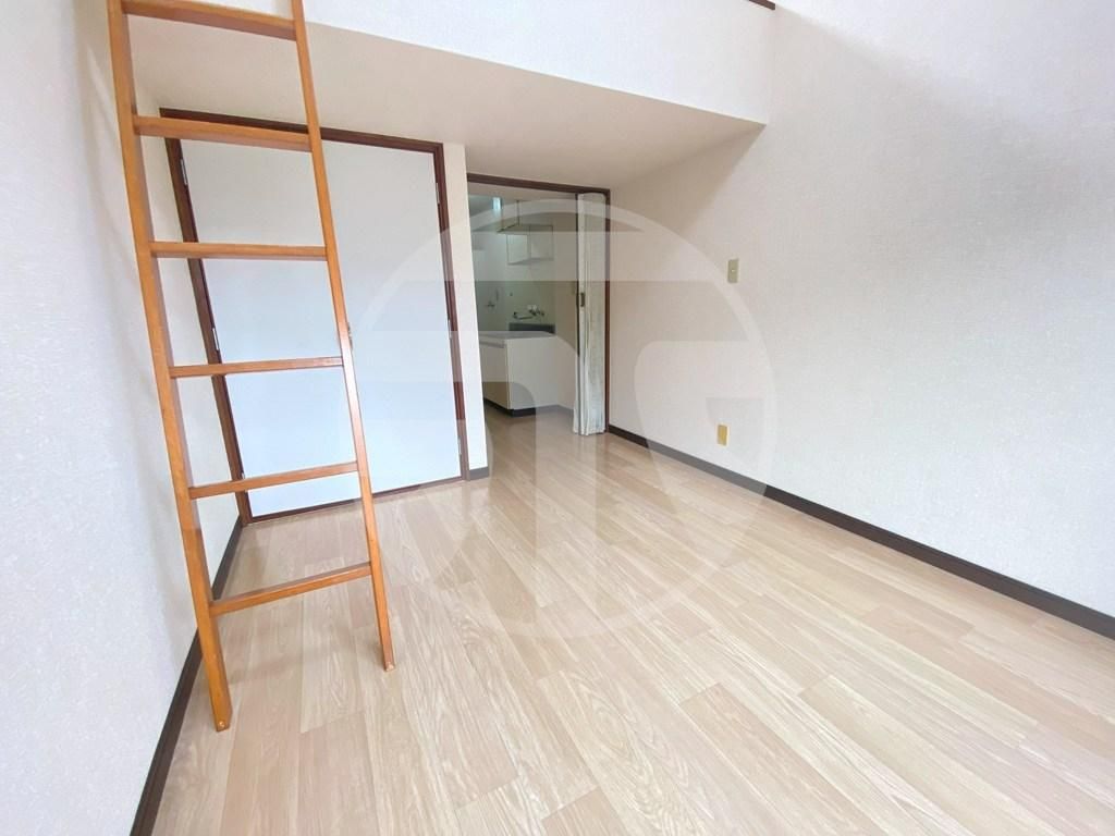 1K Loft Apartment for Rent in Miyakonojo, Miyazaki - Thumbnail 2