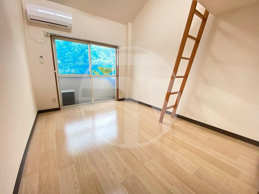 1K Loft Apartment for Rent in Miyakonojo, Miyazaki - Thumbnail 3
