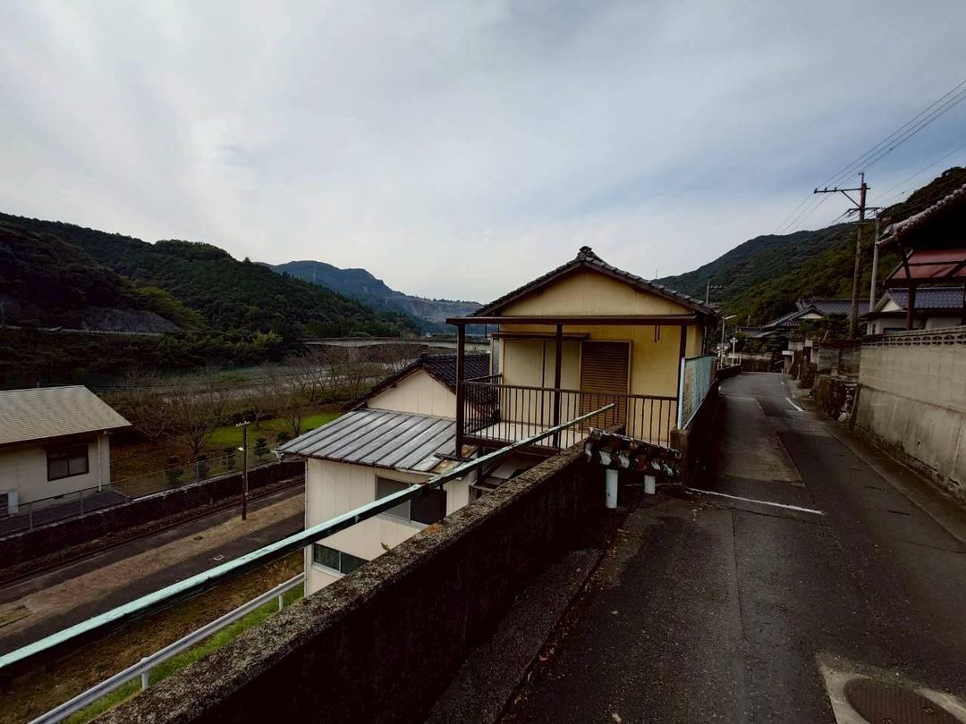3LDK Wooden House for Sale in Yatsushiro, Kumamoto - Near Dan Station - Thumbnail 2