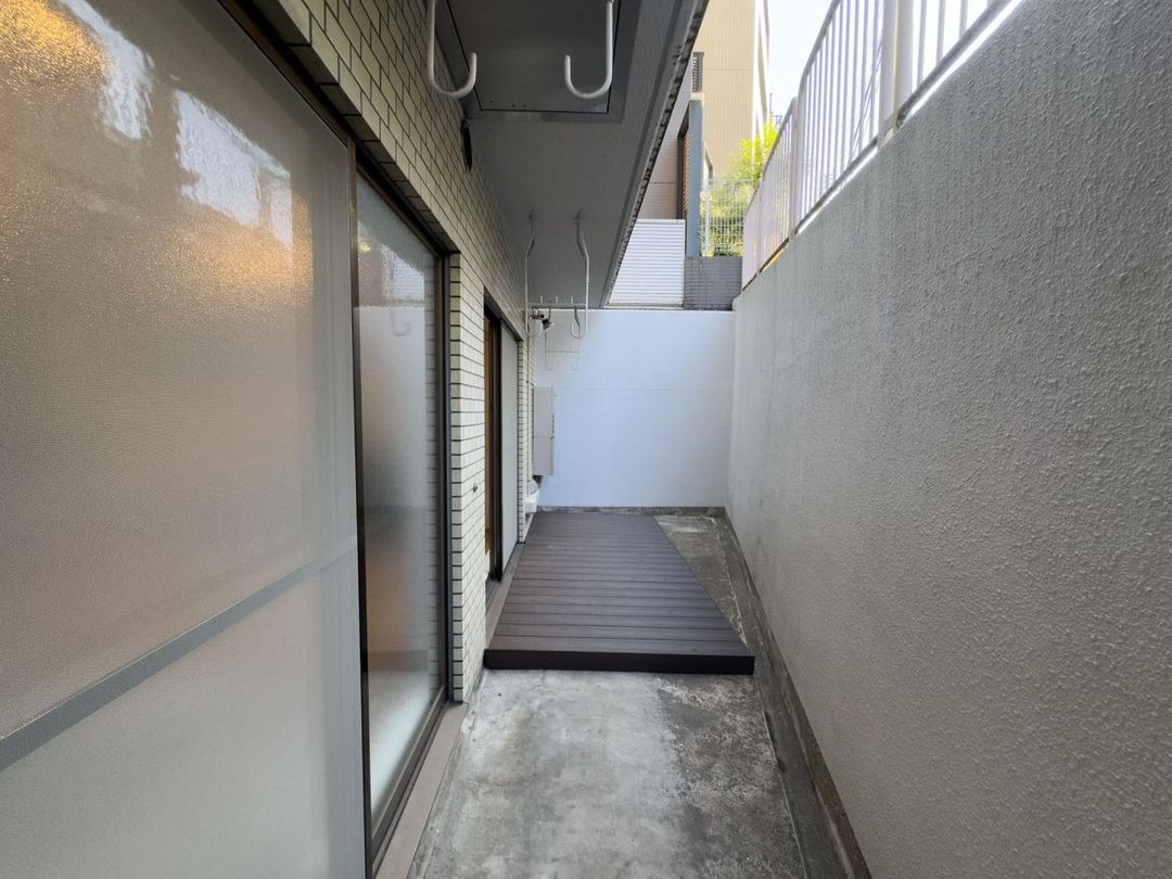 Renovated 2SLDK Apartment with Private Garage in Bunkyo, Tokyo - Thumbnail 2