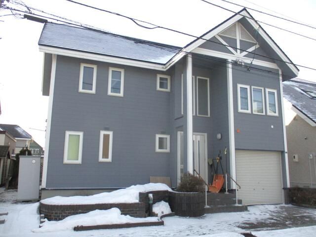 4LDK House in Sapporo with 2018 Renovations and Built-in Garage - Thumbnail 2