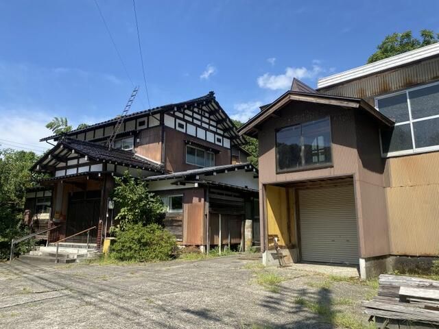8K Family Home with 3-Car Parking in Ojiya, Niigata - Thumbnail 3