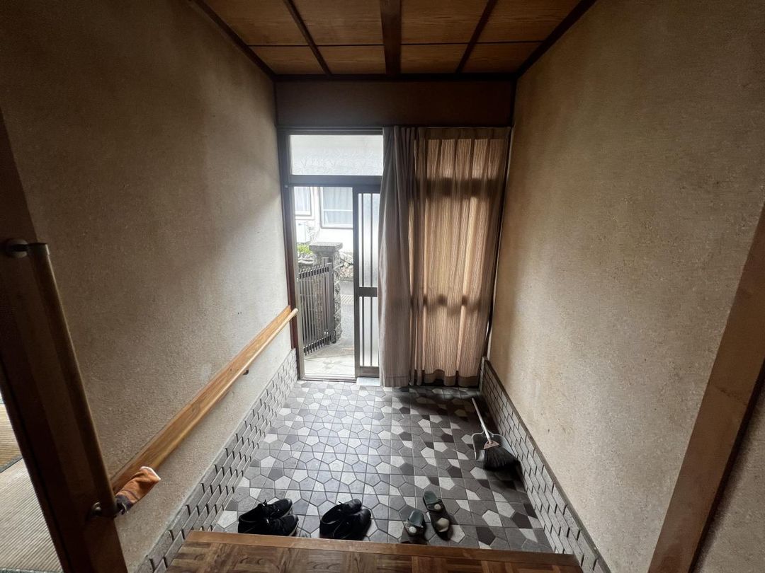 5LDK House for Sale in Shirahama, Wakayama - Near Nature and Schools - Thumbnail 4