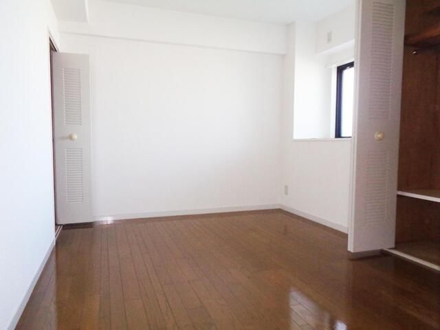 Renovated 3LDK Apartment for Sale in Katsushika, Tokyo - Thumbnail 4
