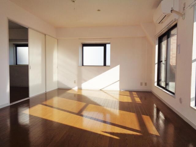 Renovated 3LDK Apartment for Sale in Katsushika, Tokyo - Thumbnail 2