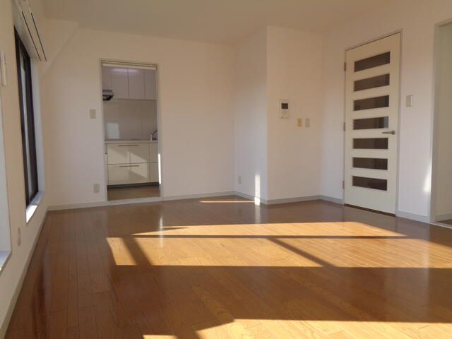 Renovated 3LDK Apartment for Sale in Katsushika, Tokyo - Thumbnail 3