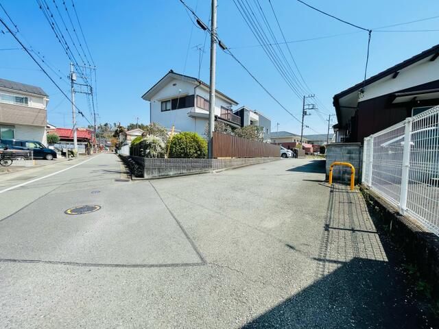 Spacious 637 sqm Residential Land for Sale in Akiruno, Tokyo - Thumbnail 4