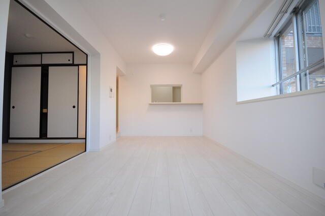 Renovated 3LDK Apartment for Sale in Hino, Tokyo - Thumbnail 4