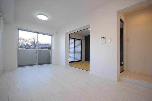 Renovated 3LDK Apartment for Sale in Hino, Tokyo - Thumbnail 3