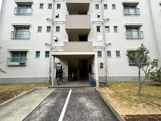 2LDK Apartment for Sale in Quiet Minoh, Osaka - 3.5 Million Yen - Thumbnail 2