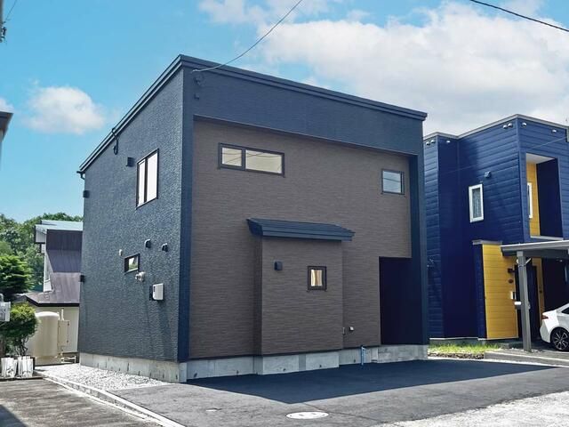 New 4LDK House in Sapporo with High Ceilings & Solar Power - Image 1