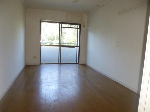 One-Room Apartment in Octa Towers, Matsuyama | 20 Million Yen - Thumbnail 3