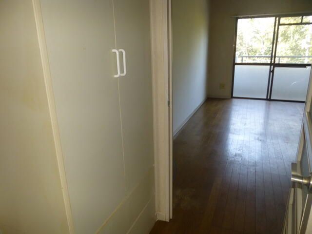 One-Room Apartment in Octa Towers, Matsuyama | 20 Million Yen - Thumbnail 4