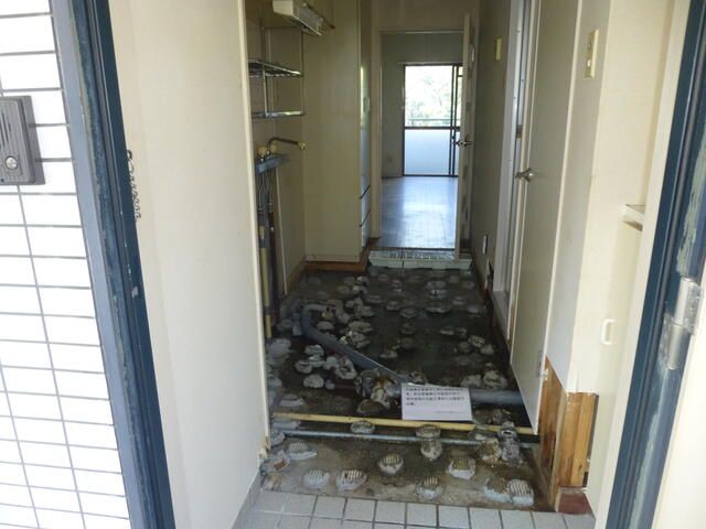 One-Room Apartment in Octa Towers, Matsuyama | 20 Million Yen - Image 1