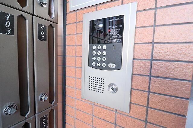 1K Apartment for Rent in Higashinari, Osaka - No Key Money - Thumbnail 3