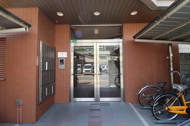 1K Apartment for Rent in Higashinari, Osaka - No Key Money - Thumbnail 2