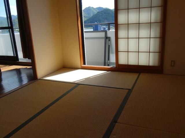 2LDK Corner Apartment for Sale in Maizuru, Kyoto - Thumbnail 3