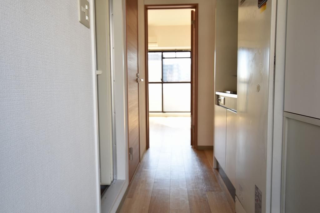 1K Apartment for Rent near Toyotsu Station, Suita, Osaka - Thumbnail 4