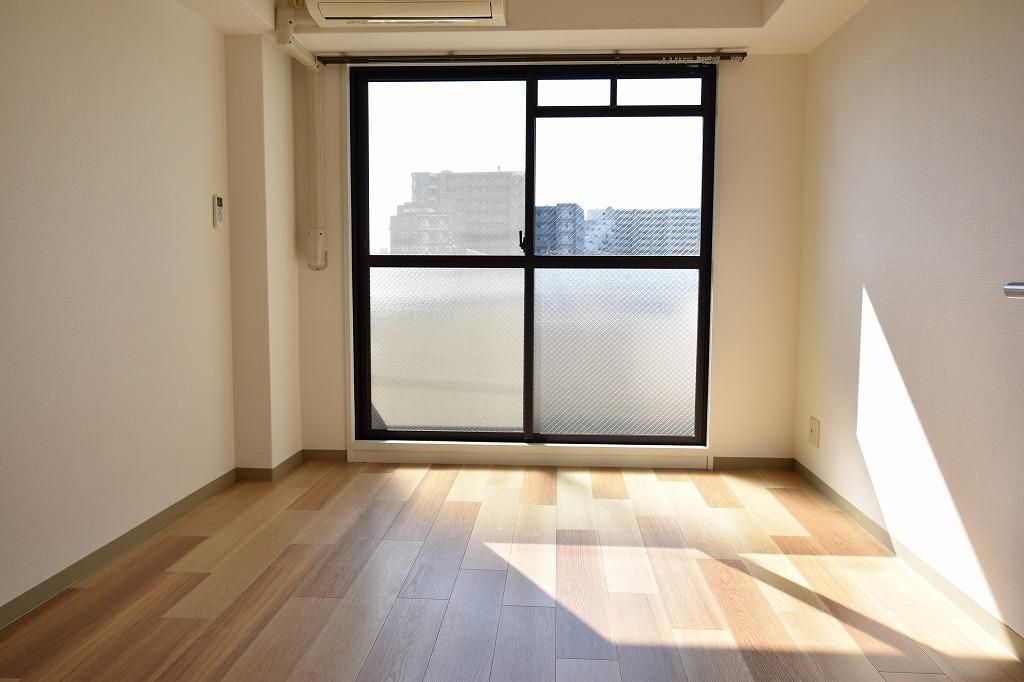 1K Apartment for Rent near Toyotsu Station, Suita, Osaka - Thumbnail 3