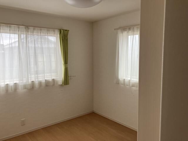 5LDK Solar-Powered Family Home in Toyohashi with Daiwa House Build - Thumbnail 4