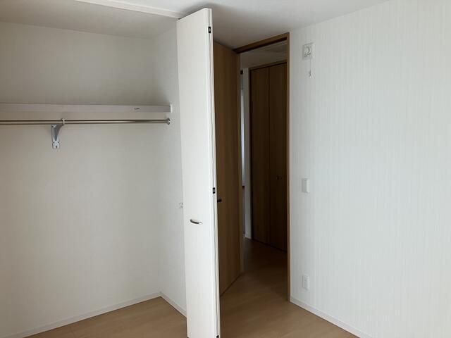 5LDK Solar-Powered Family Home in Toyohashi with Daiwa House Build - Thumbnail 2