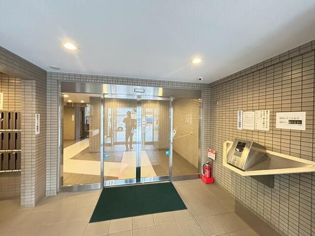 Renovated 3LDK Apartment for Sale in Kaizuka, Osaka - Thumbnail 2