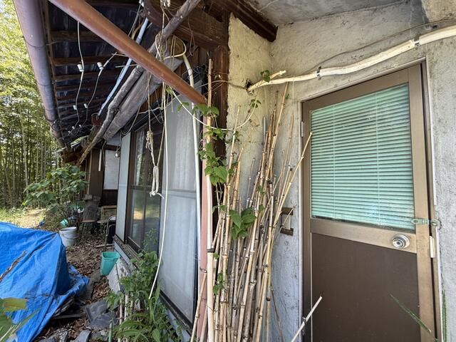 1935 Kominka with Land for Renovation in Chihayaakasaka, Osaka - Thumbnail 4